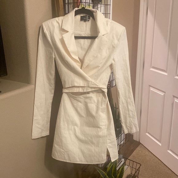 YOU LOOK HOT AF Dresses & Skirts - YOU LOOK HOT AF long sleeved mini dress in ecru (Small)